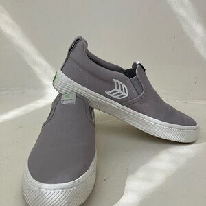 Cariuma Women’s Slip-On Loafers in Light Gray